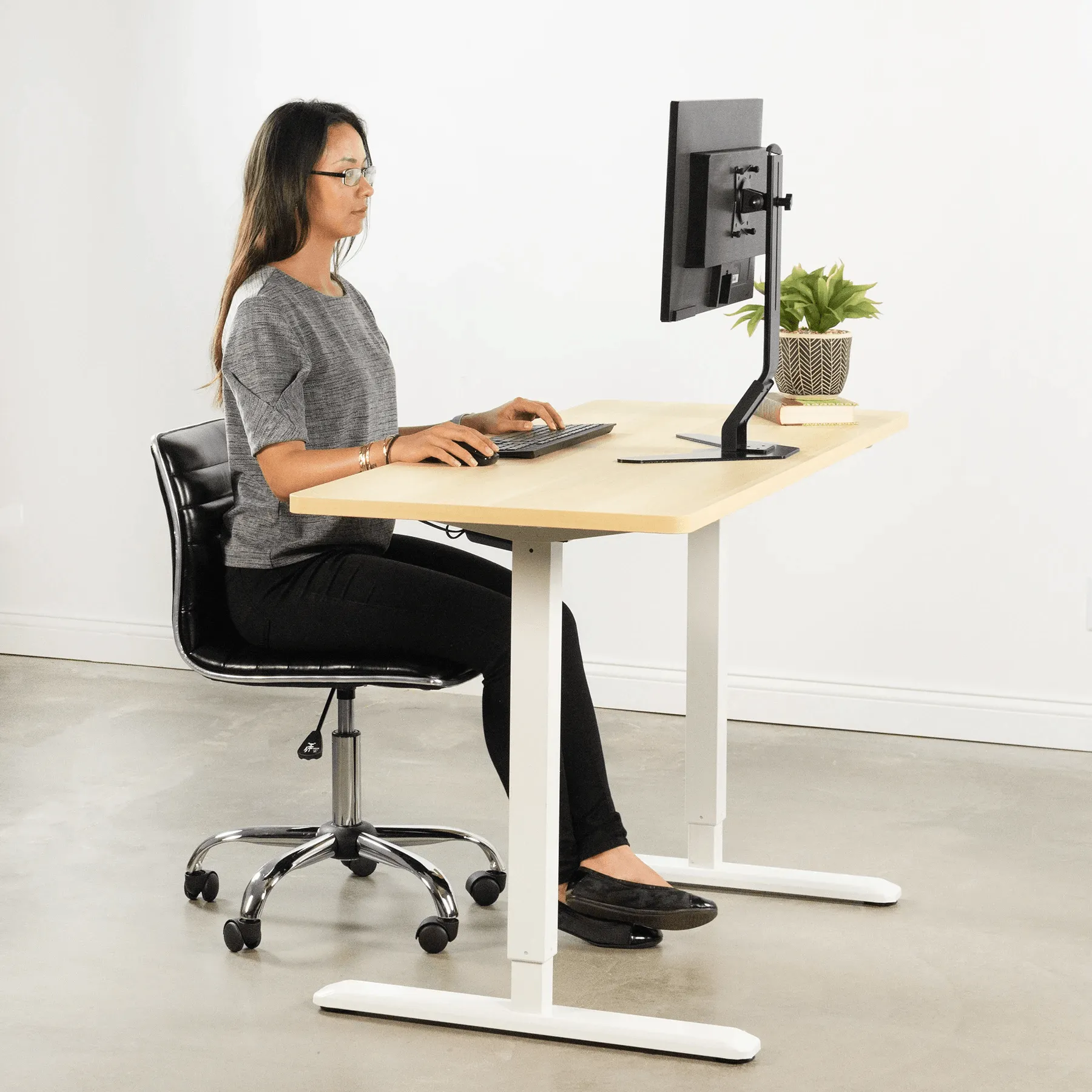 VIVO Electric 60” x 24” Standing Desk Light Wood Top White Frame w/ Memory Pad, DESK-KIT-1W6C